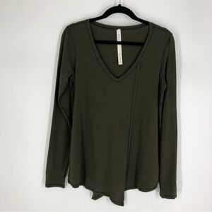 Lululemon‎ Long Sleeve V Neck Tee Curtain Front Size 8 Olive Green Army Green